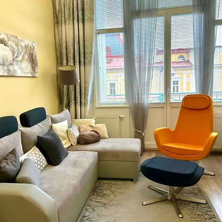 Balconies Above Colonnade Apartamento *