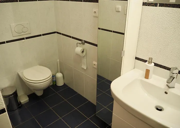 דירה Balconies Above Colonnade