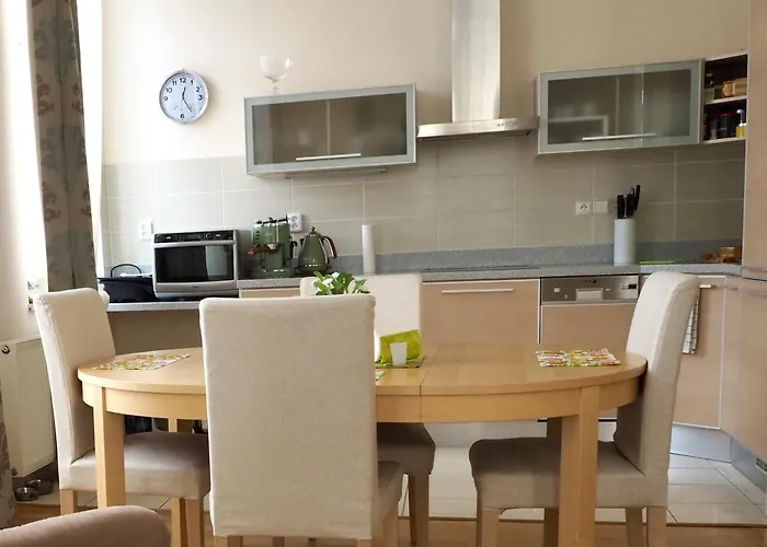 Balconies Above Colonnade דירה *