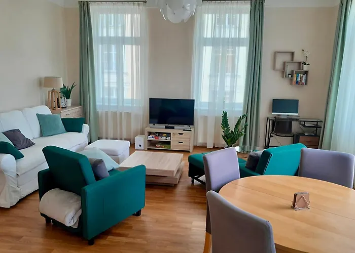 Balconies Above Colonnade דירה *