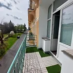 Balconies Above Colonnade Appartement