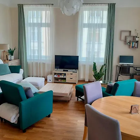 Balconies Above Colonnade Appartement *